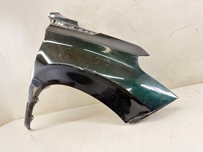 Крыло переднее правое