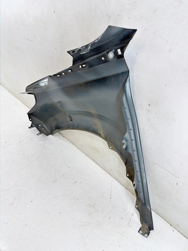 Крыло переднее правое