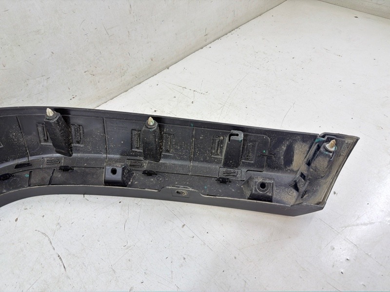 Накладка переднего крыла правого