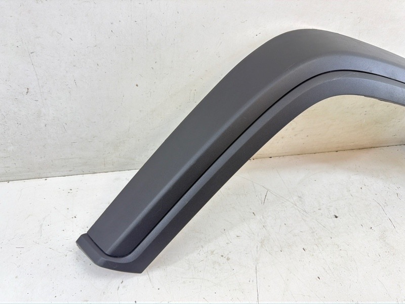 Накладка переднего крыла правого