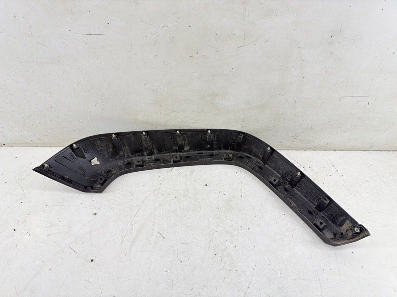 Накладка переднего крыла правого