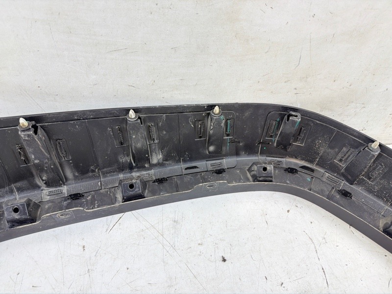 Накладка переднего крыла правого