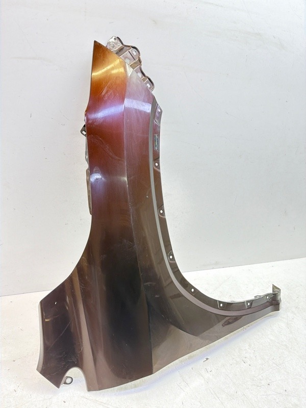 Крыло переднее правое