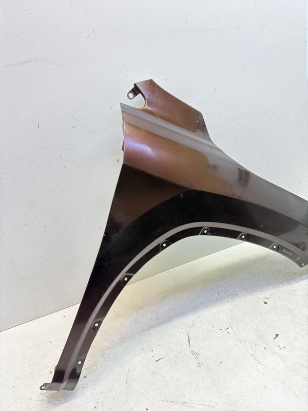 Крыло переднее правое