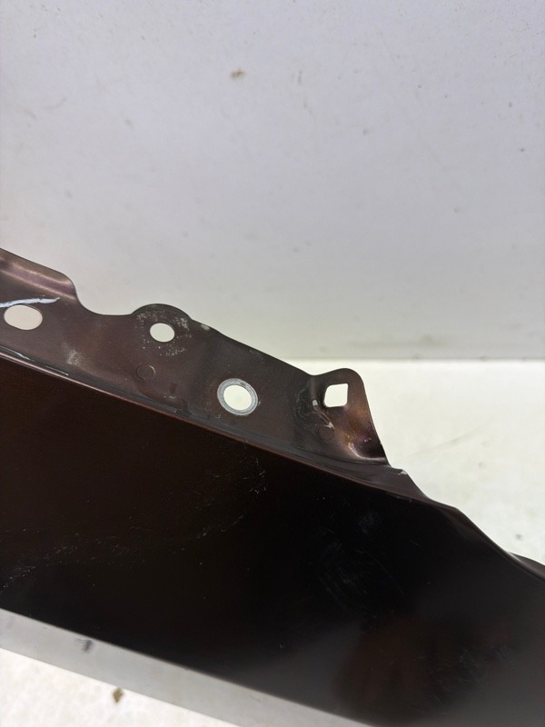 Крыло переднее правое