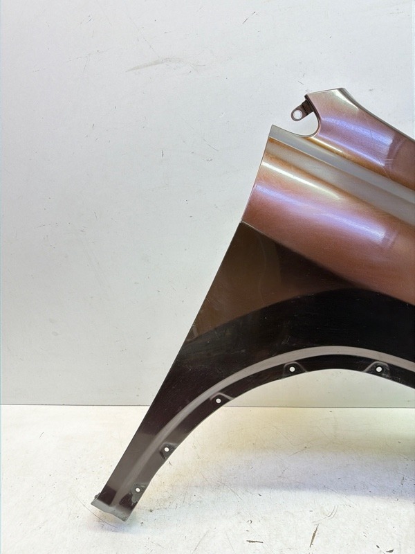 Крыло переднее правое