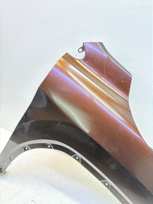 Крыло переднее правое