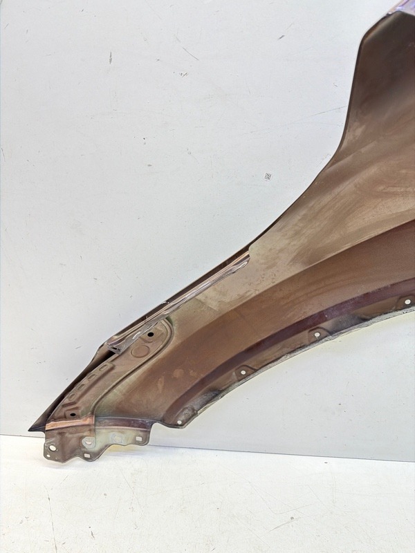 Крыло переднее правое