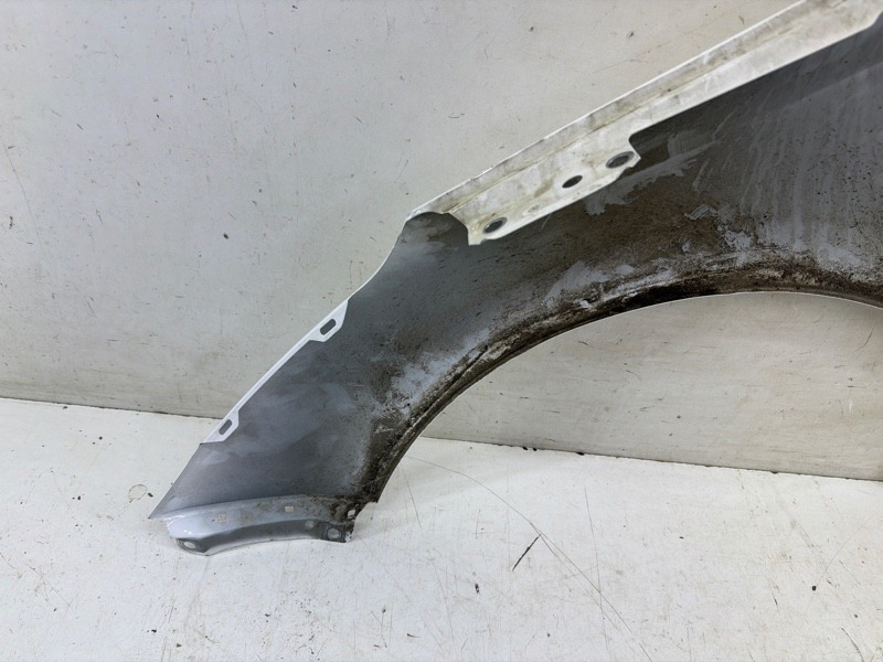 Крыло переднее правое