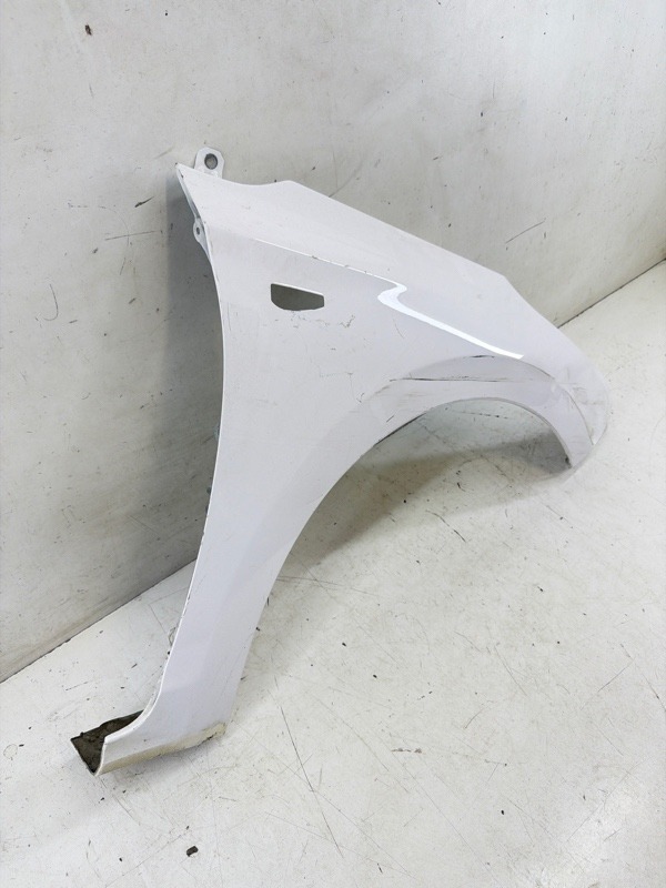 Крыло переднее правое