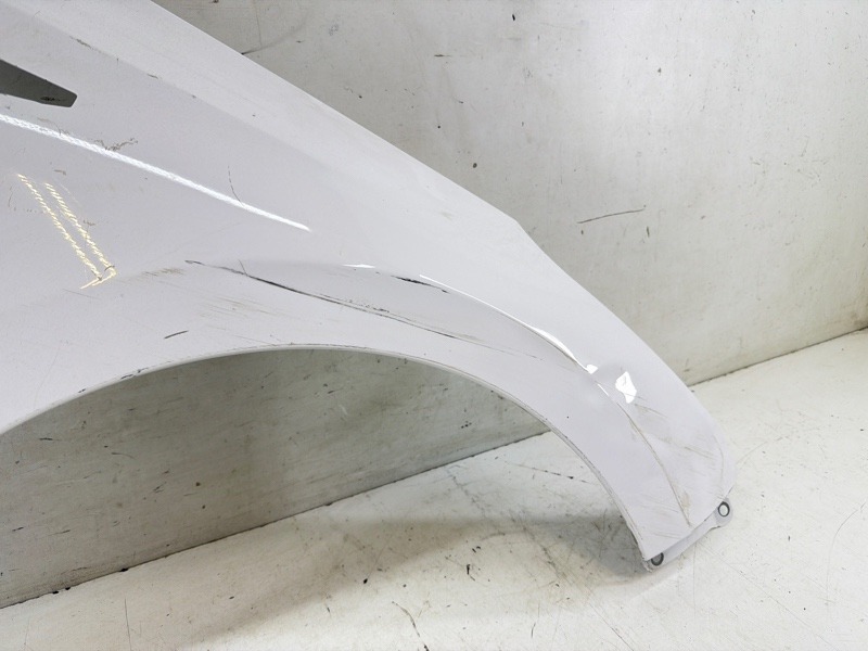 Крыло переднее правое