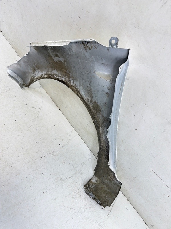 Крыло переднее правое