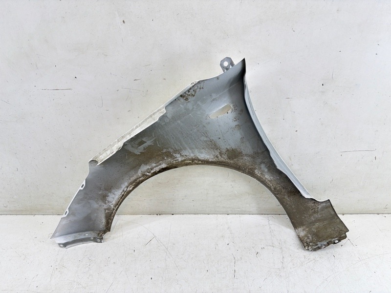 Крыло переднее правое