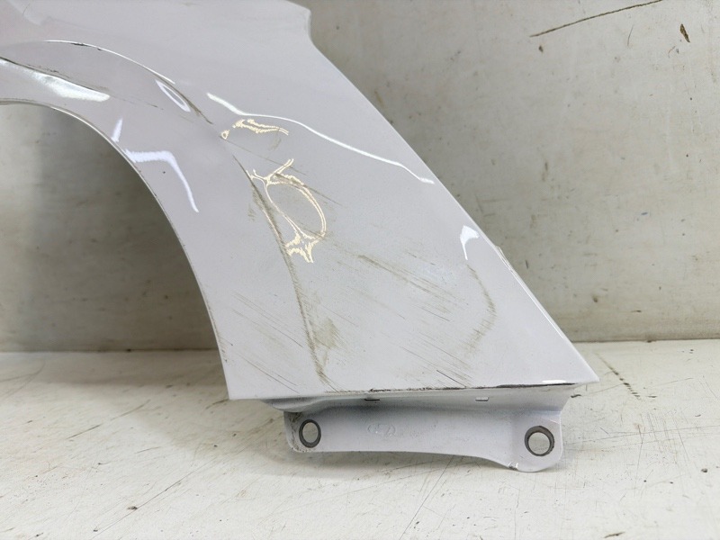 Крыло переднее правое