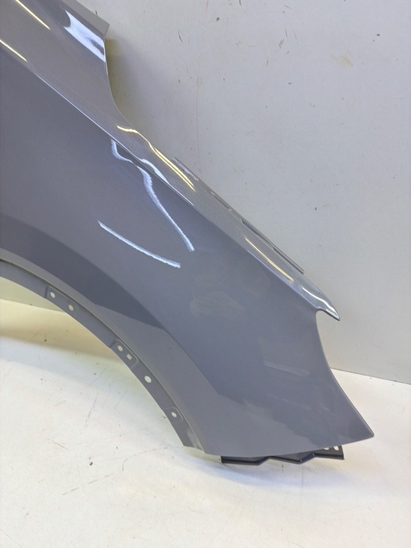 Крыло переднее правое