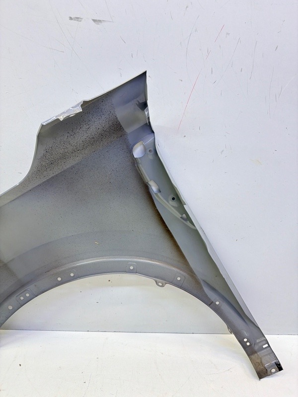 Крыло переднее правое