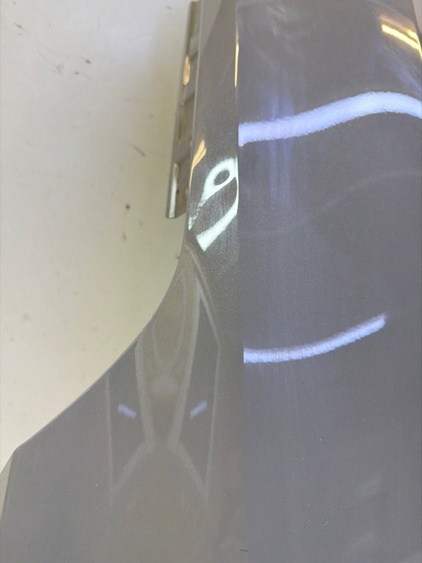 Крыло переднее правое