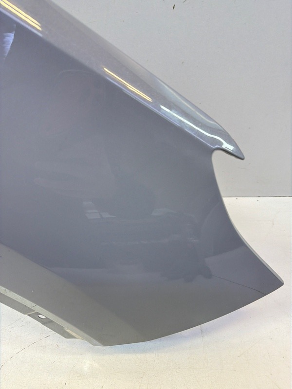 Крыло переднее правое