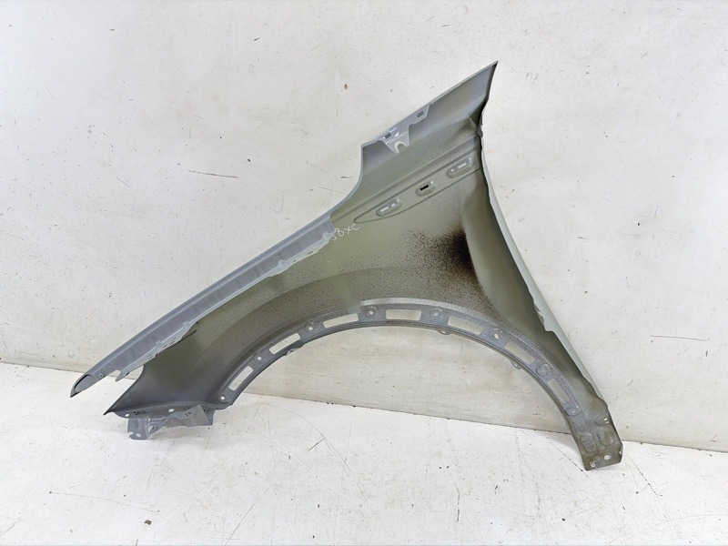 Крыло переднее правое