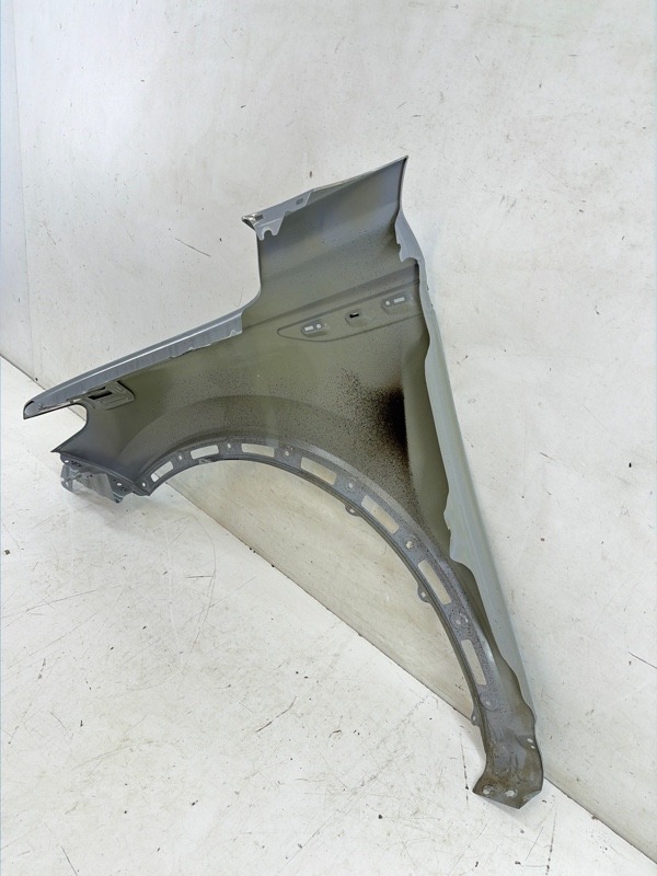 Крыло переднее правое