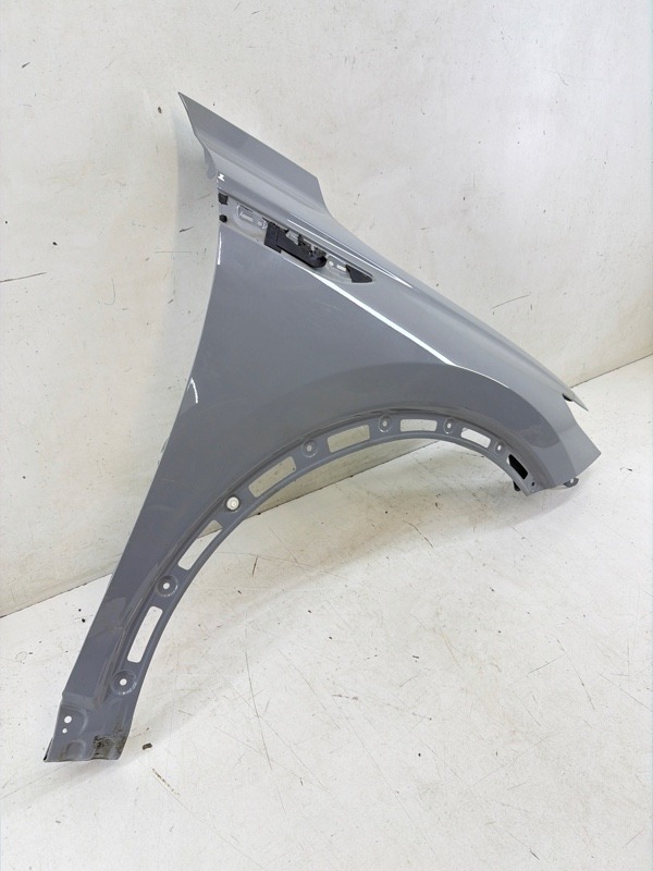 Крыло переднее правое