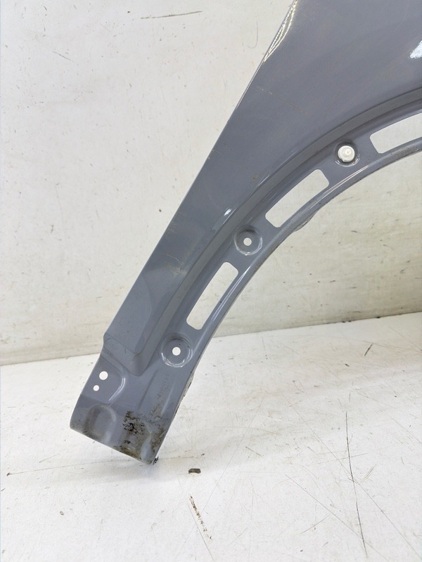 Крыло переднее правое