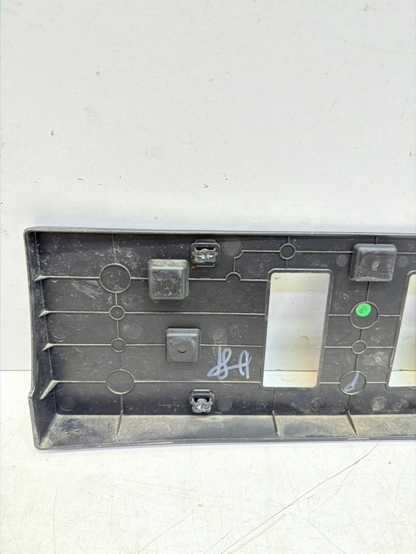 Накладка переднего бампера под номер