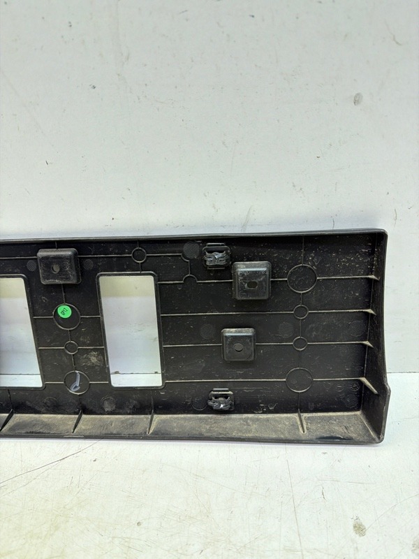 Накладка переднего бампера под номер