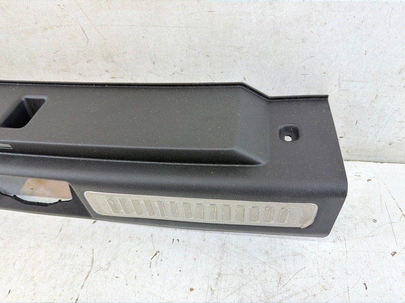 Кожух замка багажника