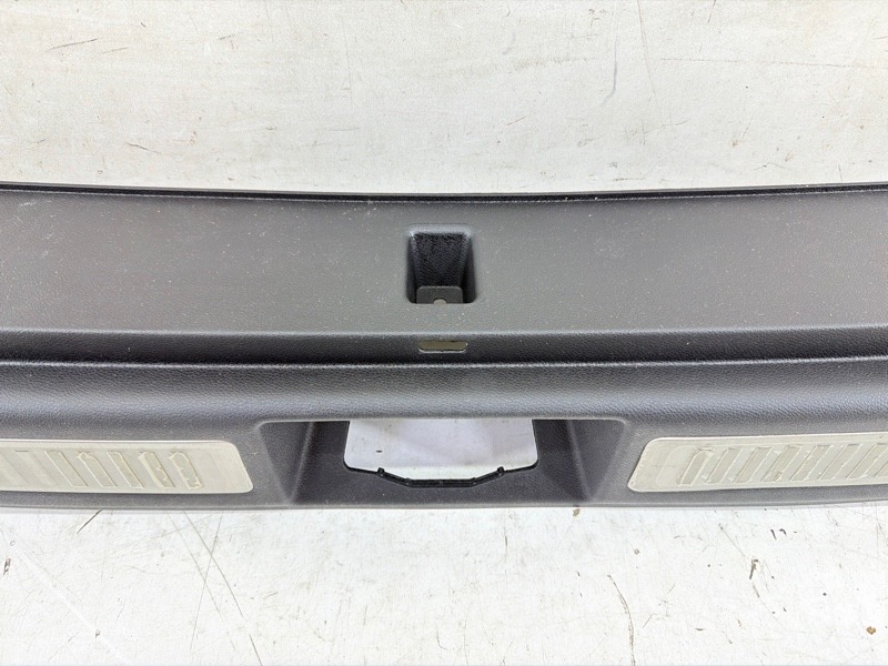 Кожух замка багажника