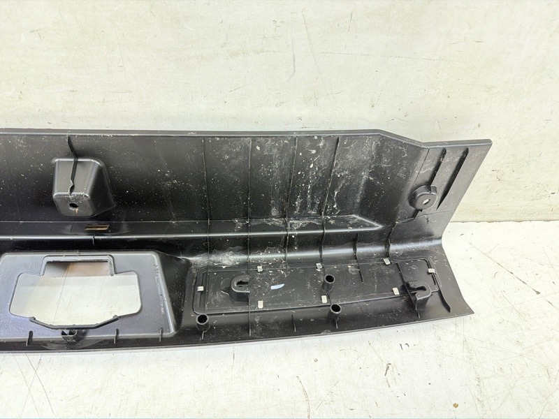 Кожух замка багажника