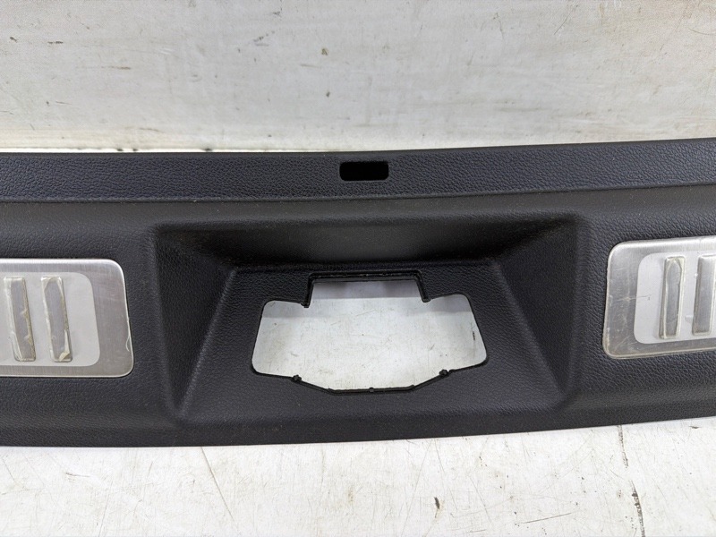 Кожух замка багажника