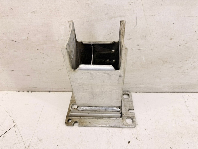 Кронштейн усилителя переднего бампера левый