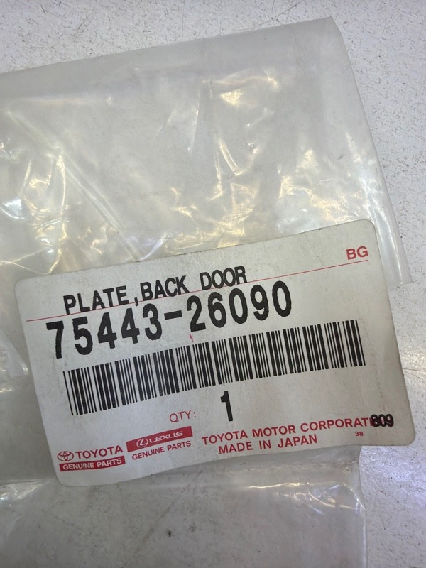 Эмблема на крышку багажника