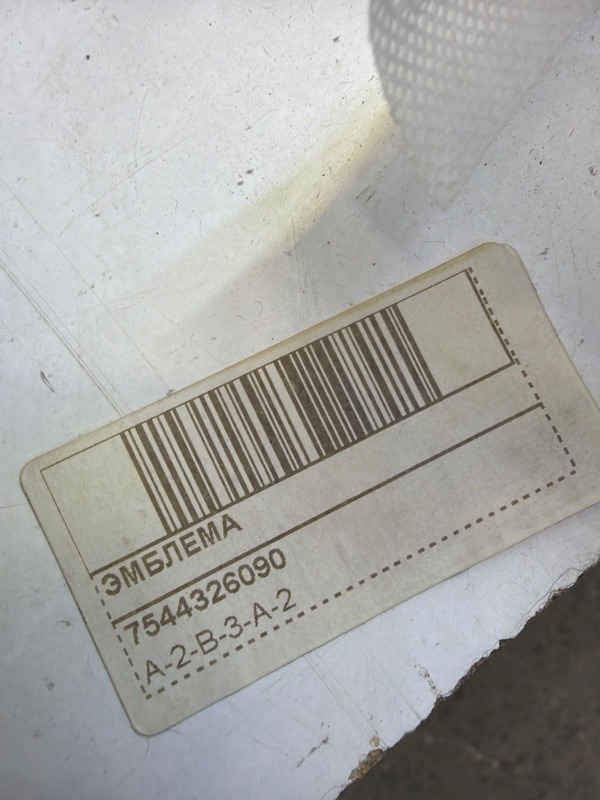 Эмблема на крышку багажника