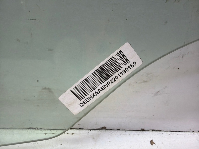 Стекло двери передней