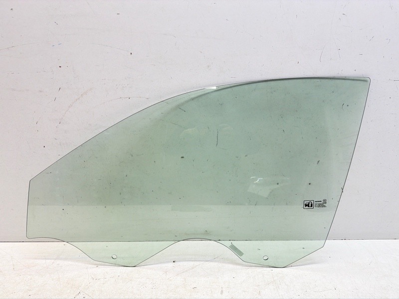 Стекло двери передней