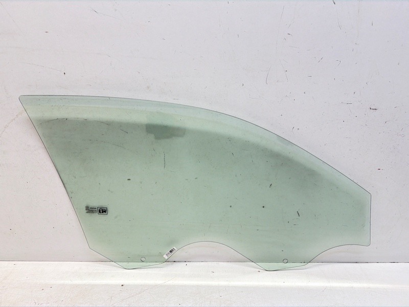 Стекло двери передней