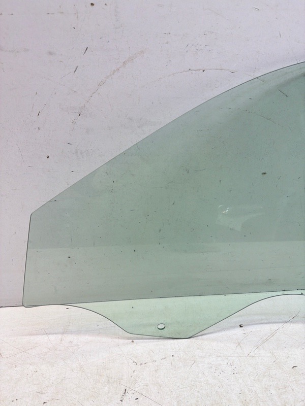 Стекло двери передней