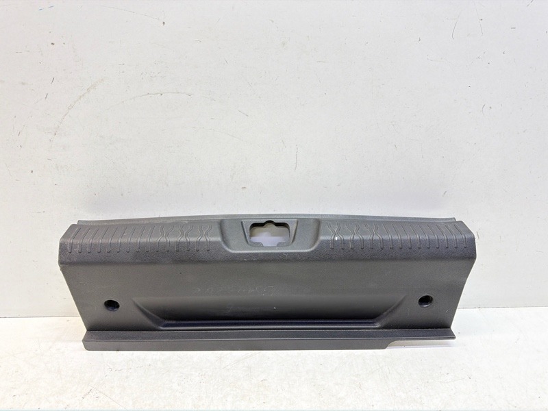 Кожух замка багажника