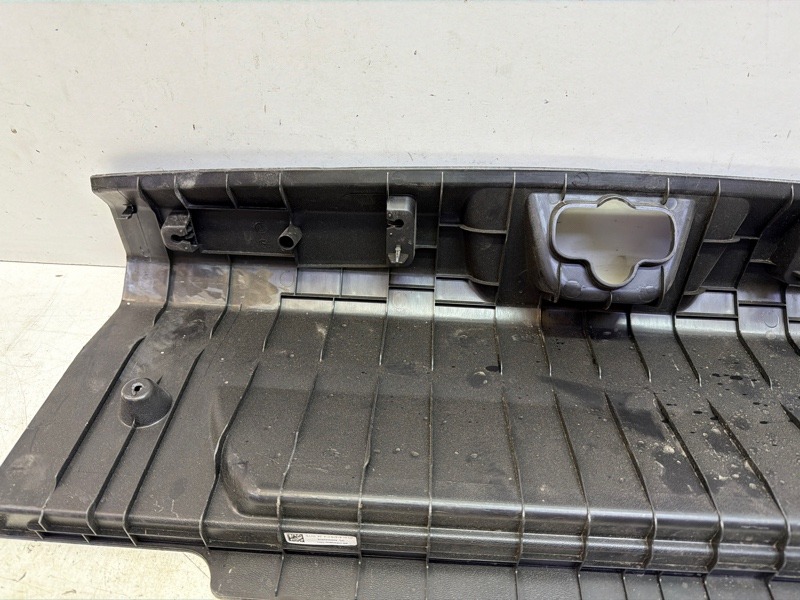 Кожух замка багажника