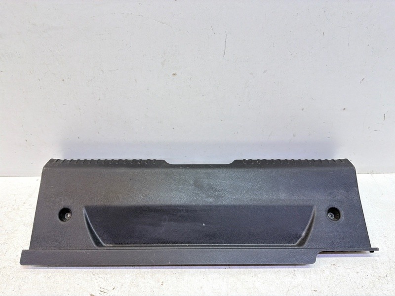 Кожух замка багажника