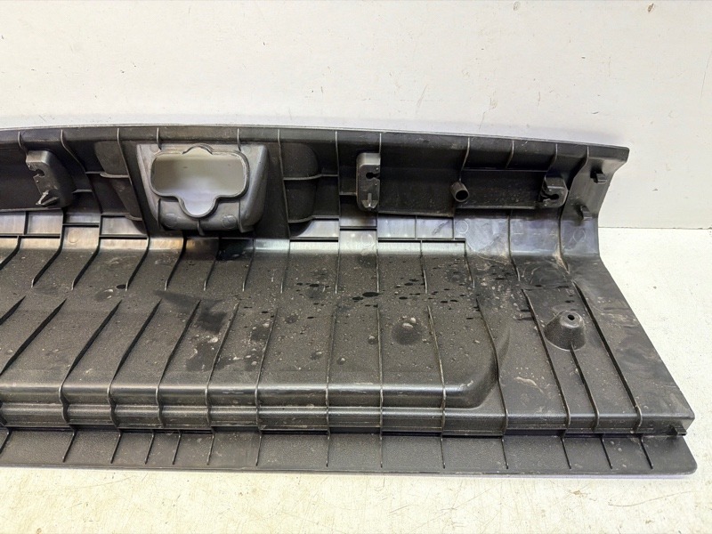 Кожух замка багажника