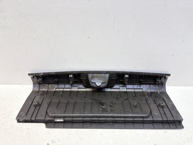 Кожух замка багажника