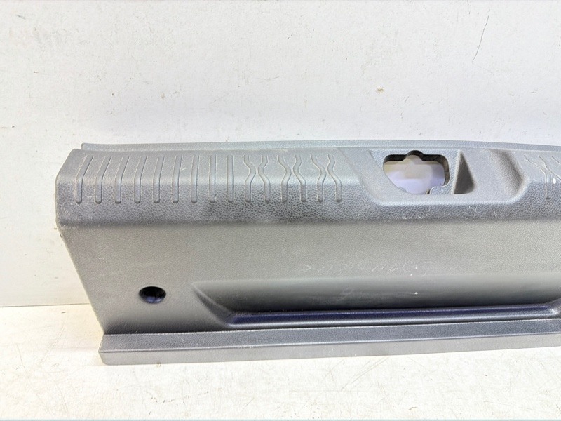 Кожух замка багажника