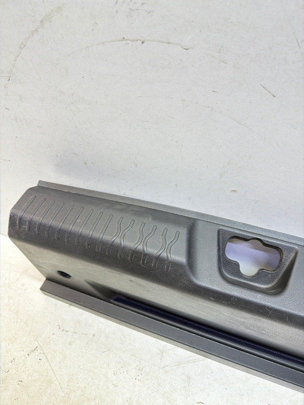 Кожух замка багажника