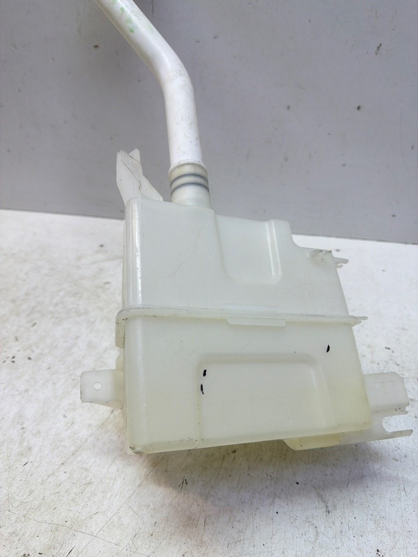 Бачок омывателя лобового стекла