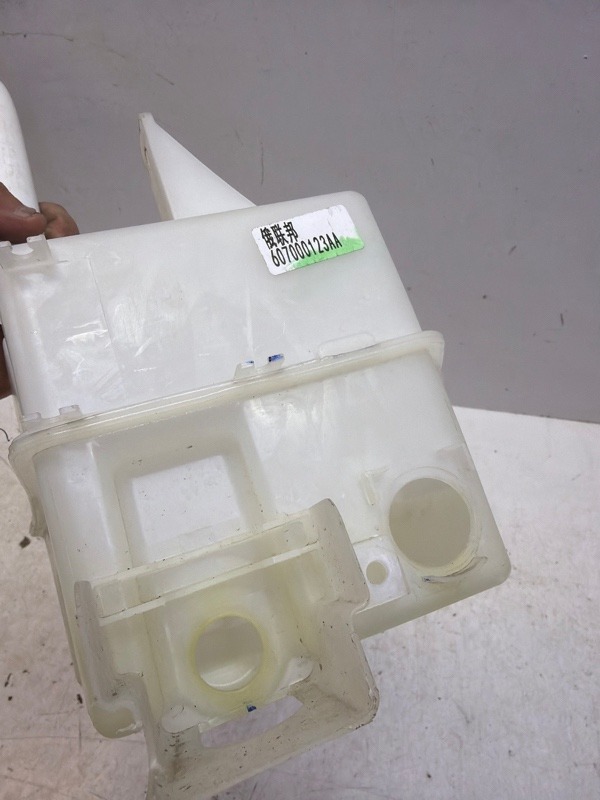 Бачок омывателя лобового стекла