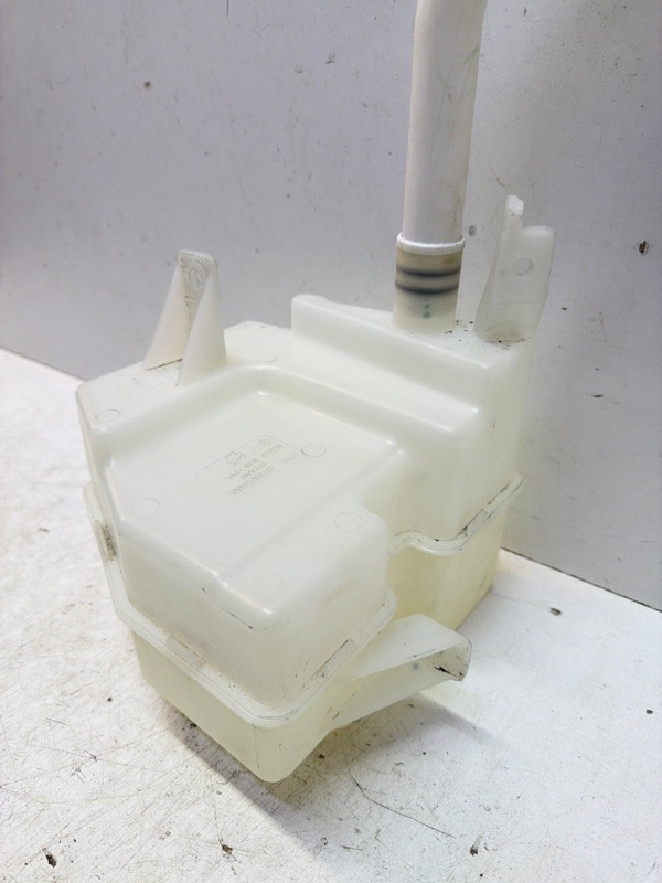 Бачок омывателя лобового стекла