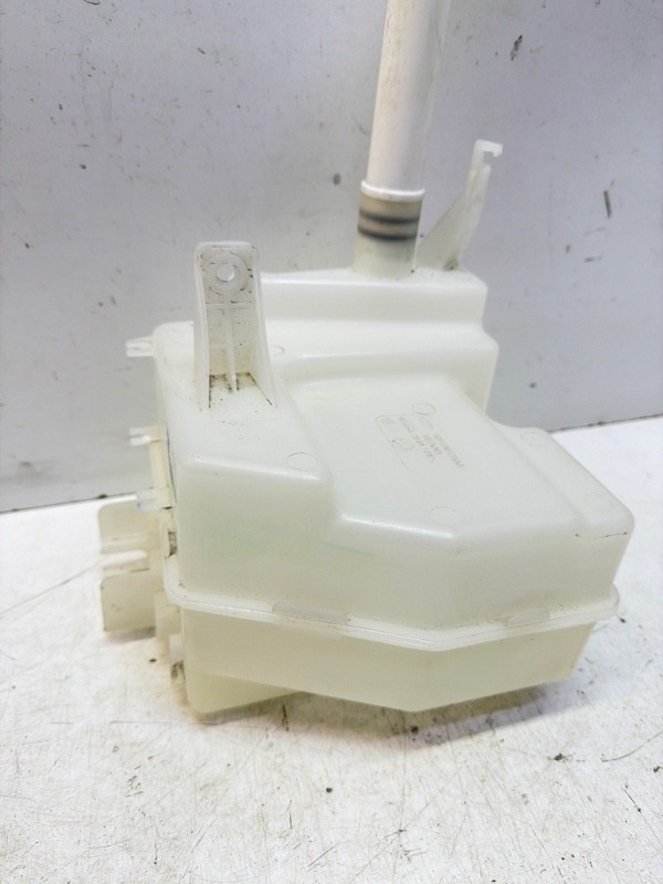 Бачок омывателя лобового стекла